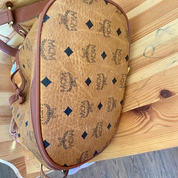 Mcm Bucket Sling bag - Picture 4 of 8